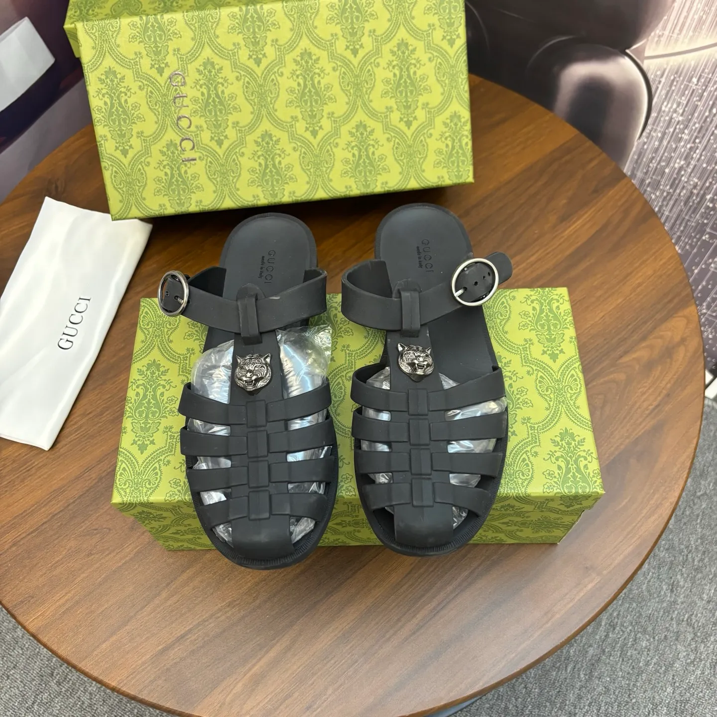 Men's shoes 260💰 [Gucci] Counter quality, top-quality original goods, real photos! Original TPU material, fine workmanship, comfortable; genuine 1:1 replica Size: 38 ~ 46